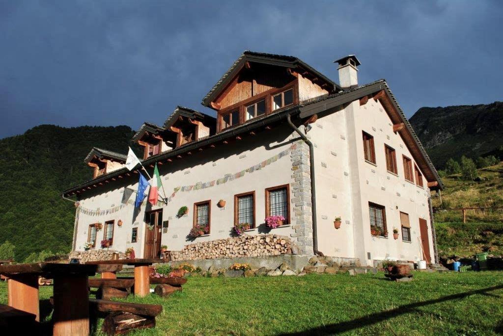 Hostel Rifugio Parpinasca Trontano Exteriér fotografie